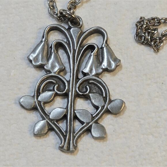 R. Tennesmed Sweden Vintage Pewter Flowers Bluebells Pendant and Chain Necklace - Picture 1 of 8